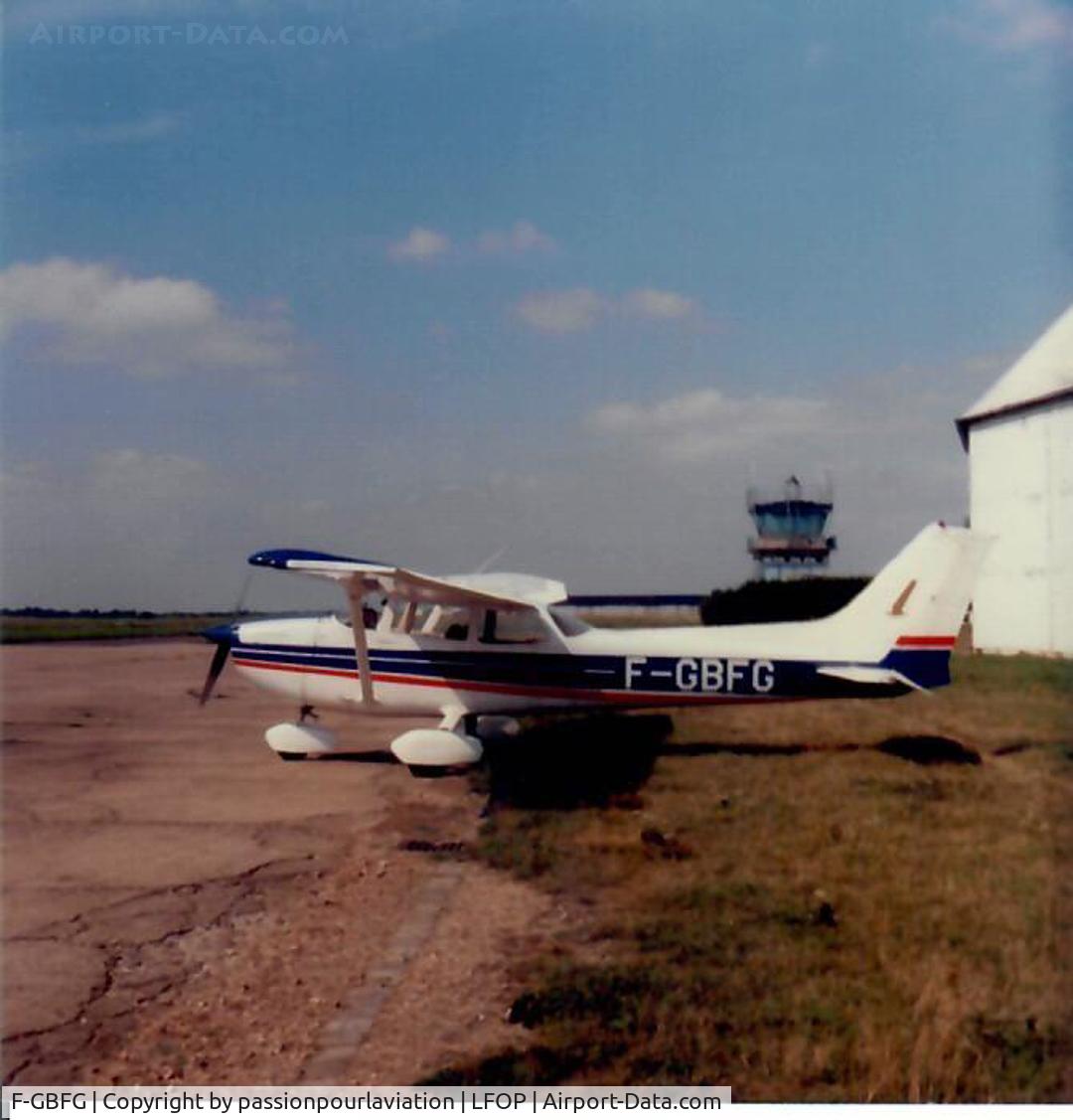 F-GBFG, Reims F172N Skyhawk C/N 1688, On the Apron
