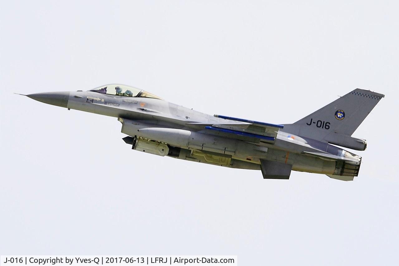J-016, General Dynamics F-16AM Fighting Falcon C/N 6D-172, Fokker F-16AM Fighting Falcon, Take off rwy 08, Landivisiau Naval Air Base (LFRJ) Tiger Meet 2017