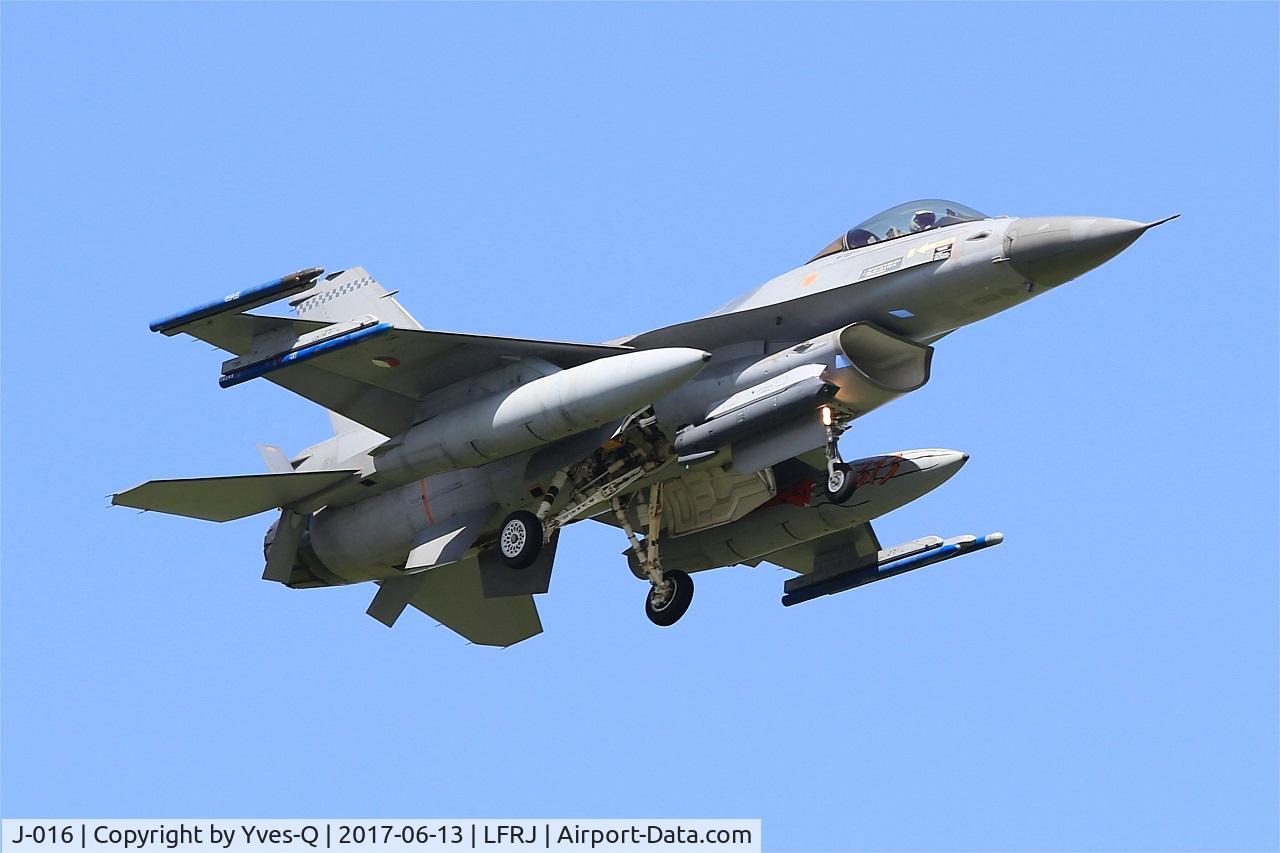 J-016, General Dynamics F-16AM Fighting Falcon C/N 6D-172, General Dynamics F-16AM Fighting Falcon, Short approach rwy 08, Landivisiau Naval Air Base (LFRJ) Tiger Meet 2017