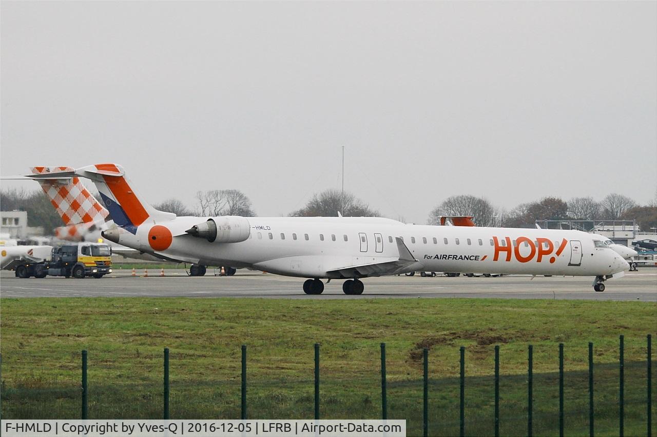 F-HMLD, 2010 Bombardier CRJ-1000EL NG (CL-600-2E25) C/N 19007, Bombardier CRJ-1000, Taxiing, Brest-Bretagne Airport (LFRB-BES)