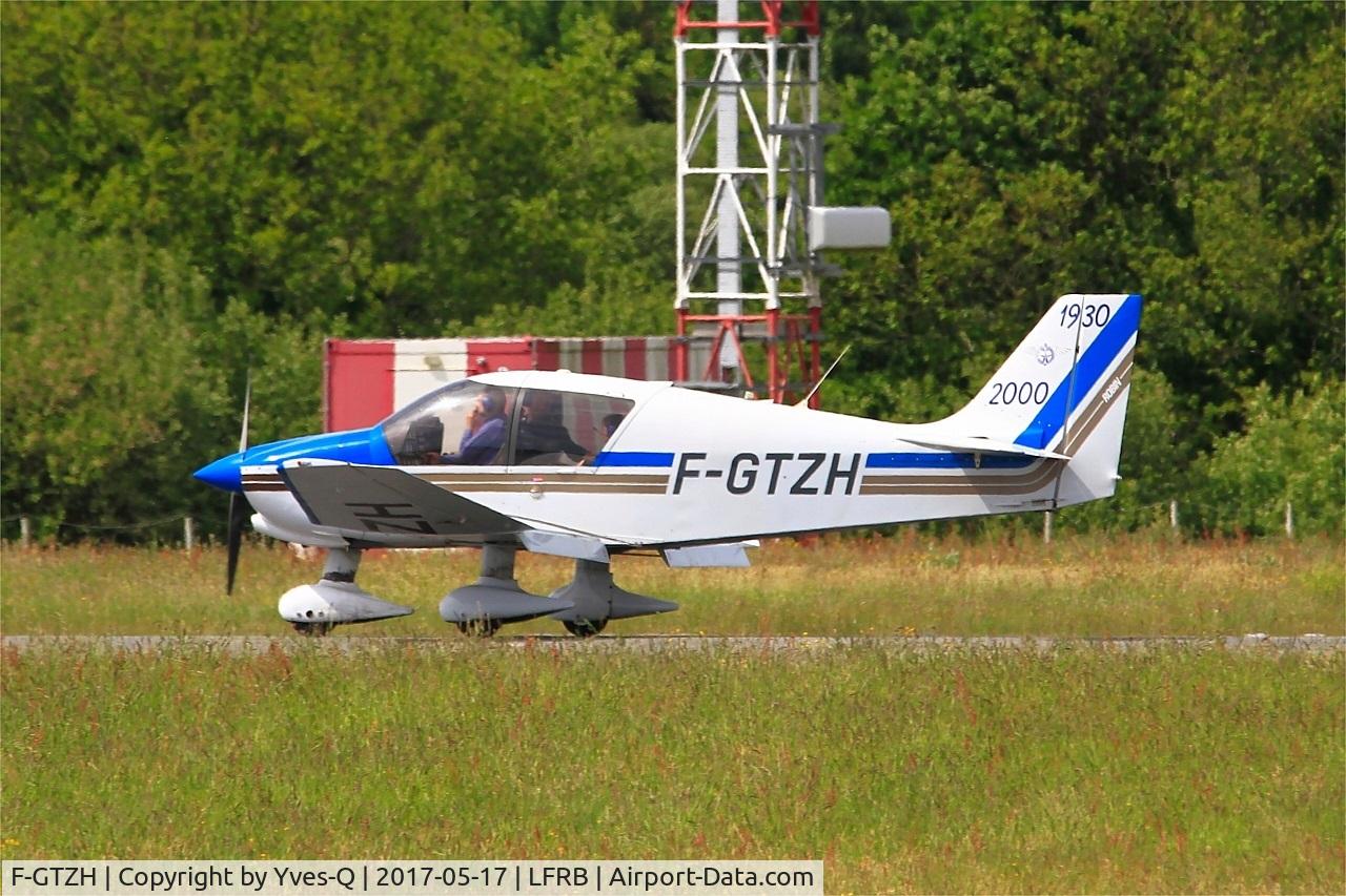 F-GTZH, Robin DR-400-120 Petit Prince C/N 2455, Robin DR-400-120 Petit Prince, Landing Rwy 25L, Brest-Bretagne Airport (LFRB-BES)