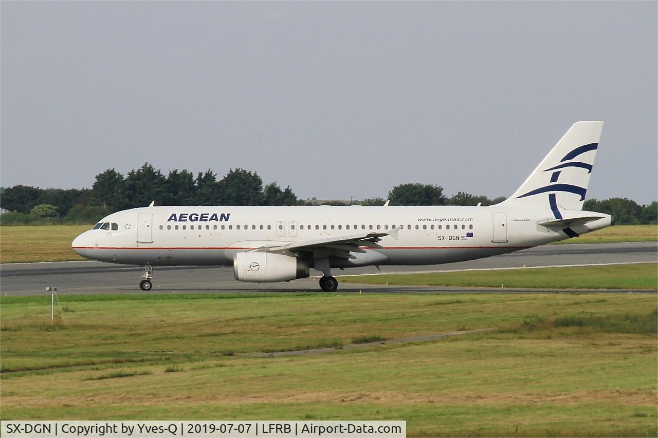 SX-DGN, 2006 Airbus A320-232 C/N 2828, Airbus A320-232, Taxiing to holding point rwy 07R, Brest-Bretagne airport (LFRB-BES)