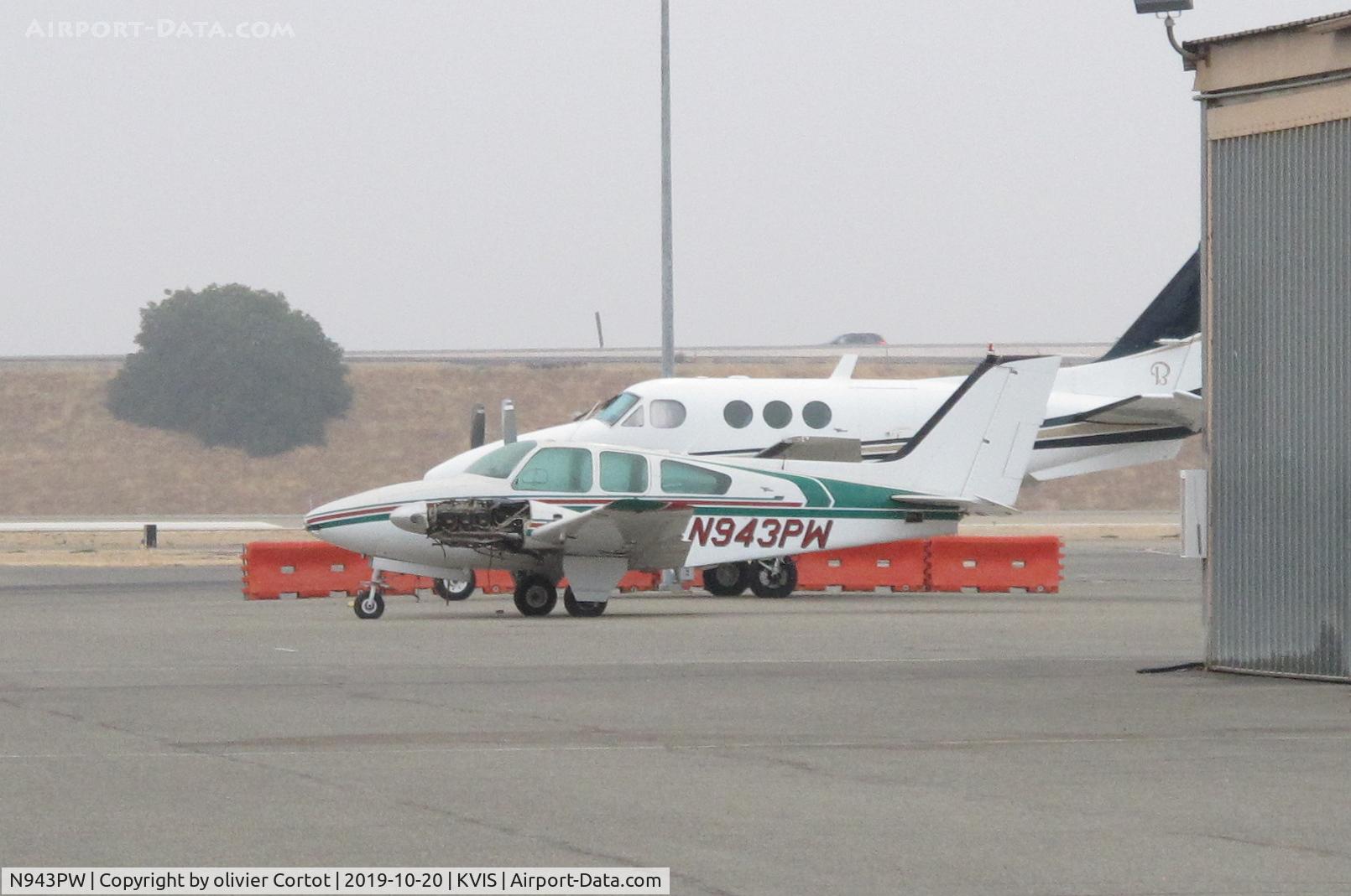 N943PW, 1964 Beech 95-B55 Baron C/N TC-627, foggy morning