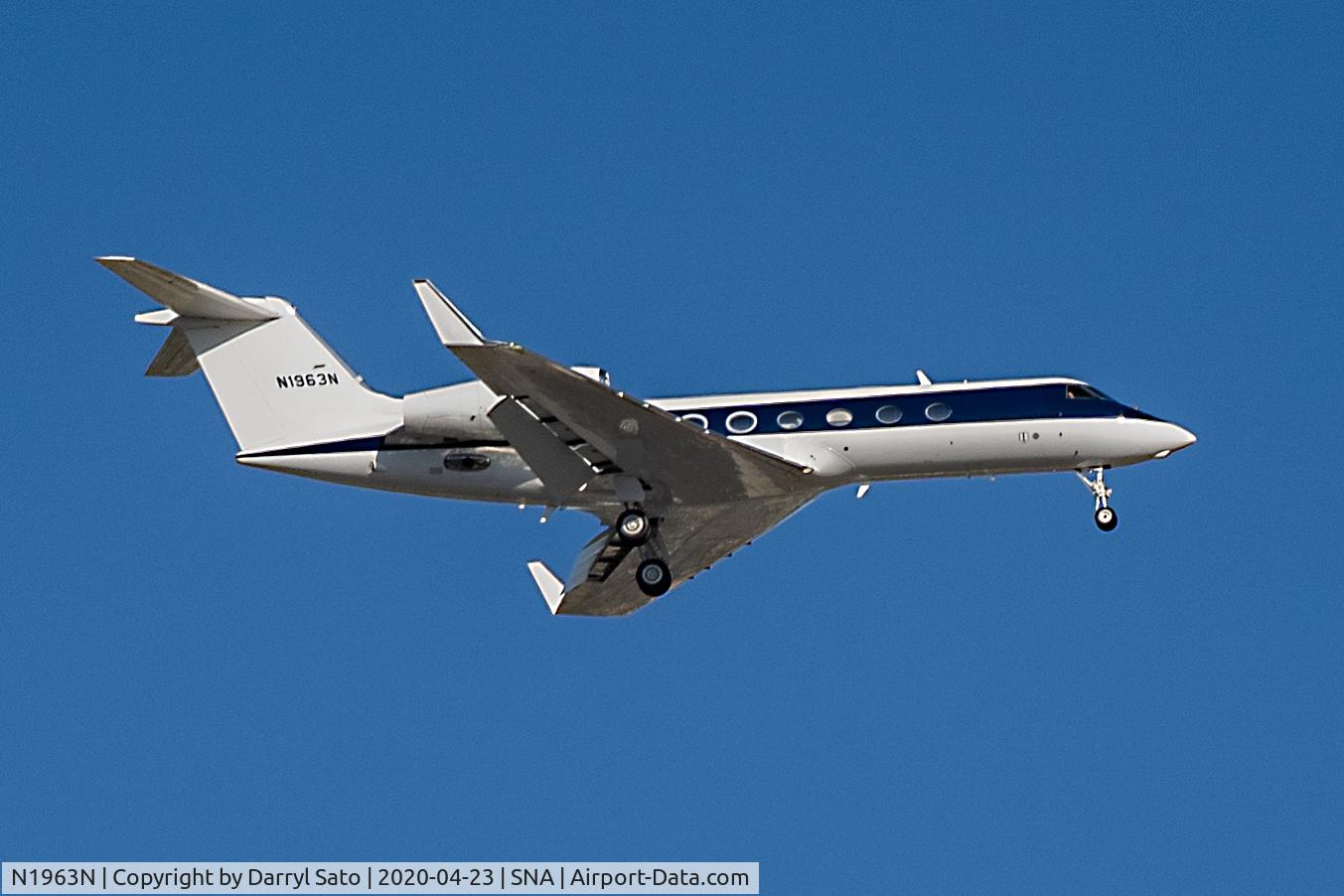 N1963N, 2012 Gulfstream Aerospace GIV-X (G450) C/N 4268, G450 in final to SNA