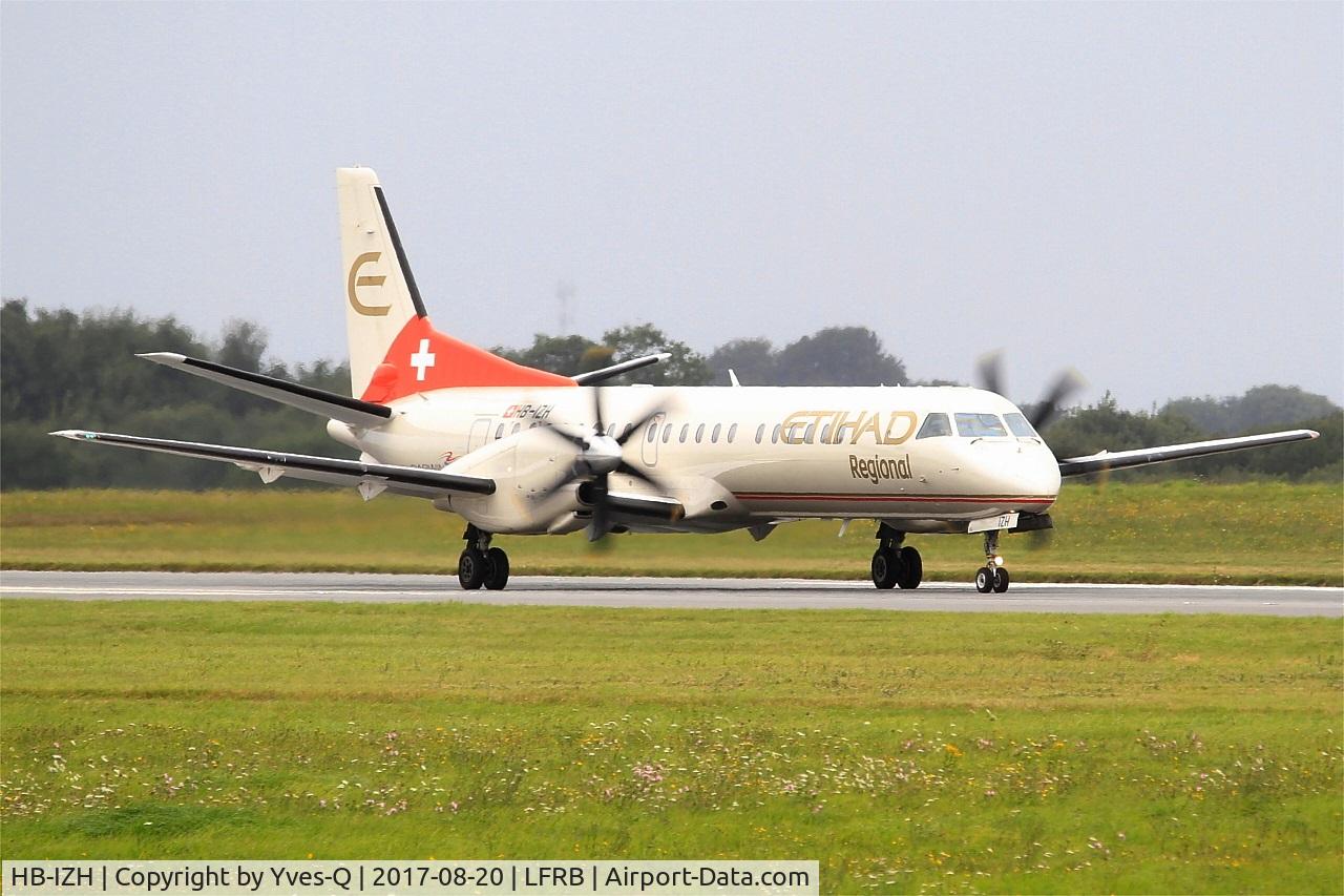 HB-IZH, 1994 Saab 2000 C/N 2000-011, Saab 2000, Taxiing rwy 25L, Brest-Bretagne airport (LFRB-BES)