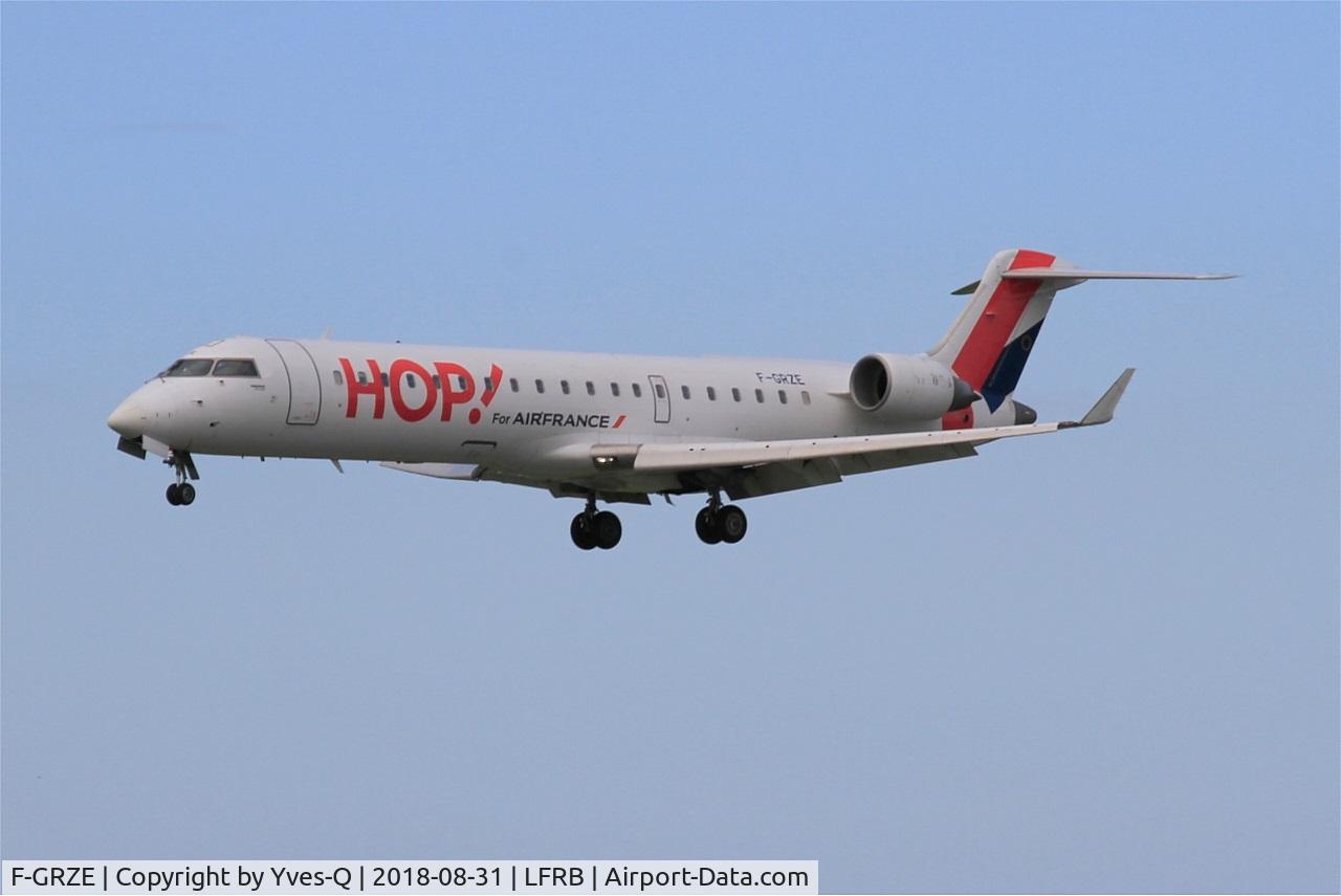 F-GRZE, 2001 Canadair CRJ-702 (CL-600-2C10) Regional Jet C/N 10032, Canadair Regional Jet CRJ-702, Short approach rwy 25L, Brest-Guipavas Airport (LFRB-BES)