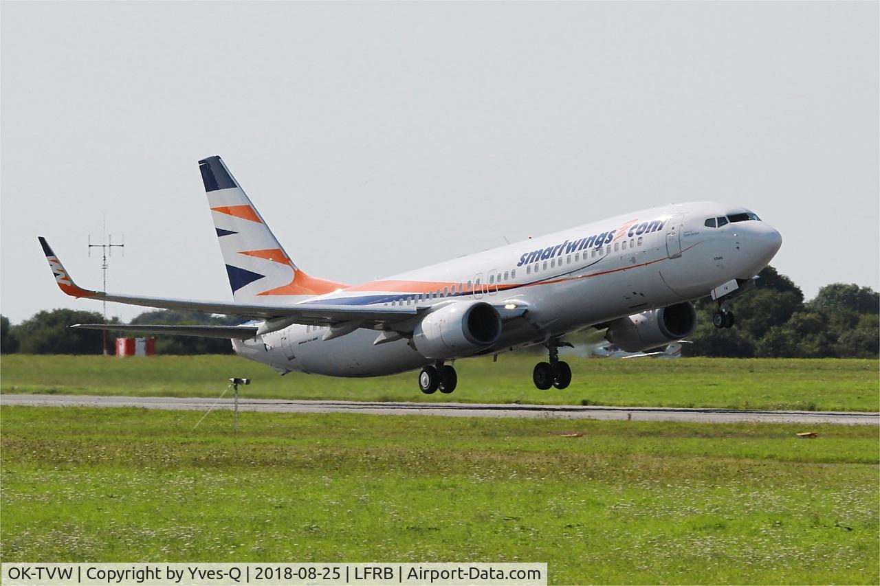 OK-TVW, 2004 Boeing 737-86Q C/N 30295, Boeing 737-86Q, Take off rwy 07R, Brest-Bretagne airport (LFRB-BES)