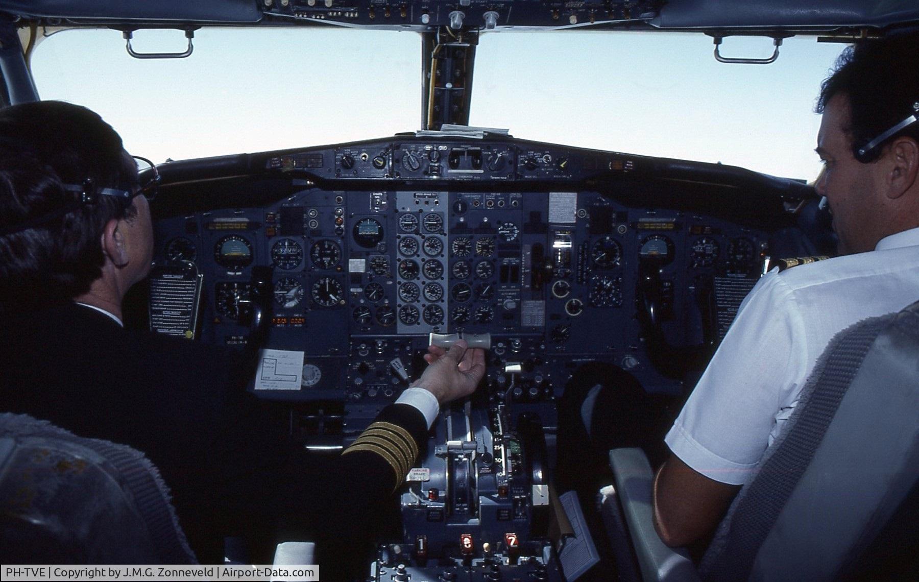 PH-TVE, 1975 Boeing 737-2K2C C/N 20944, Somewhere over France. In the Cockpit.