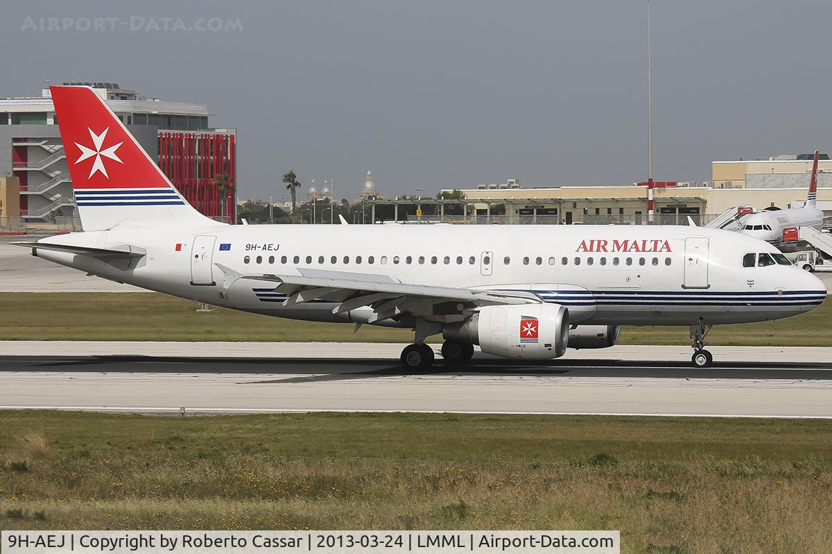 9H-AEJ, 2004 Airbus A319-112 C/N 2186, Runway 13