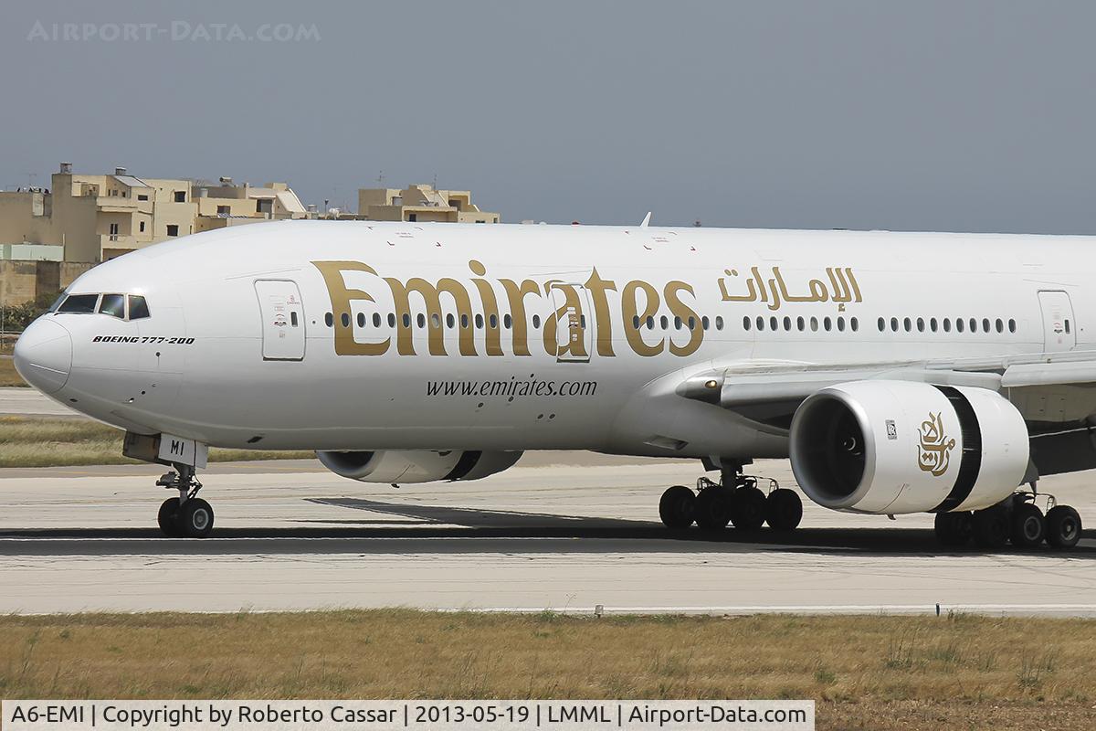 A6-EMI, 1996 Boeing 777-21H/ER C/N 27250, Runway 31