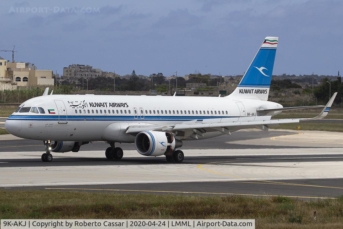 9K-AKJ, 2015 Airbus A320-214 C/N 6516, Runway 31