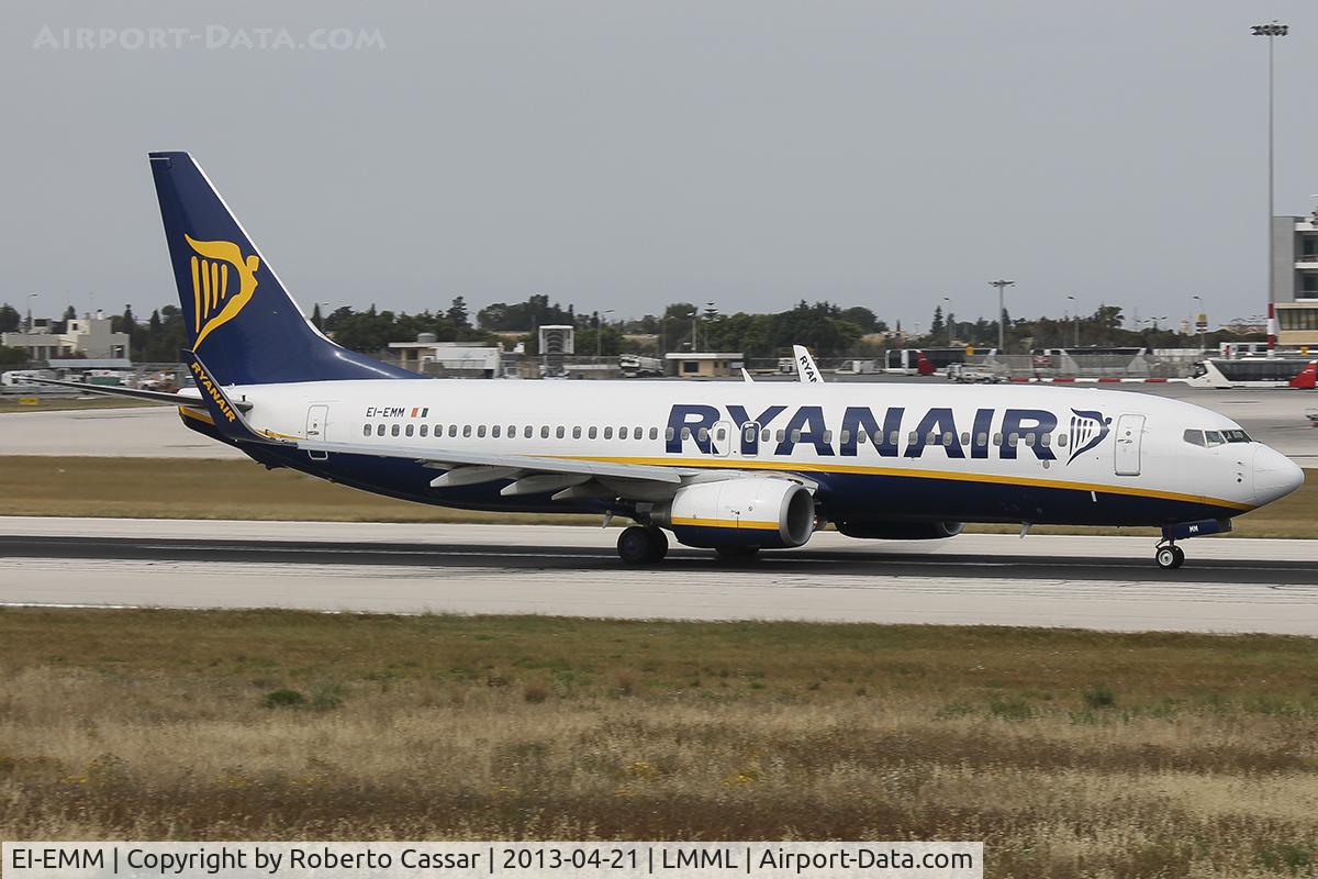 EI-EMM, 2010 Boeing 737-8AS C/N 38514, Runway 13