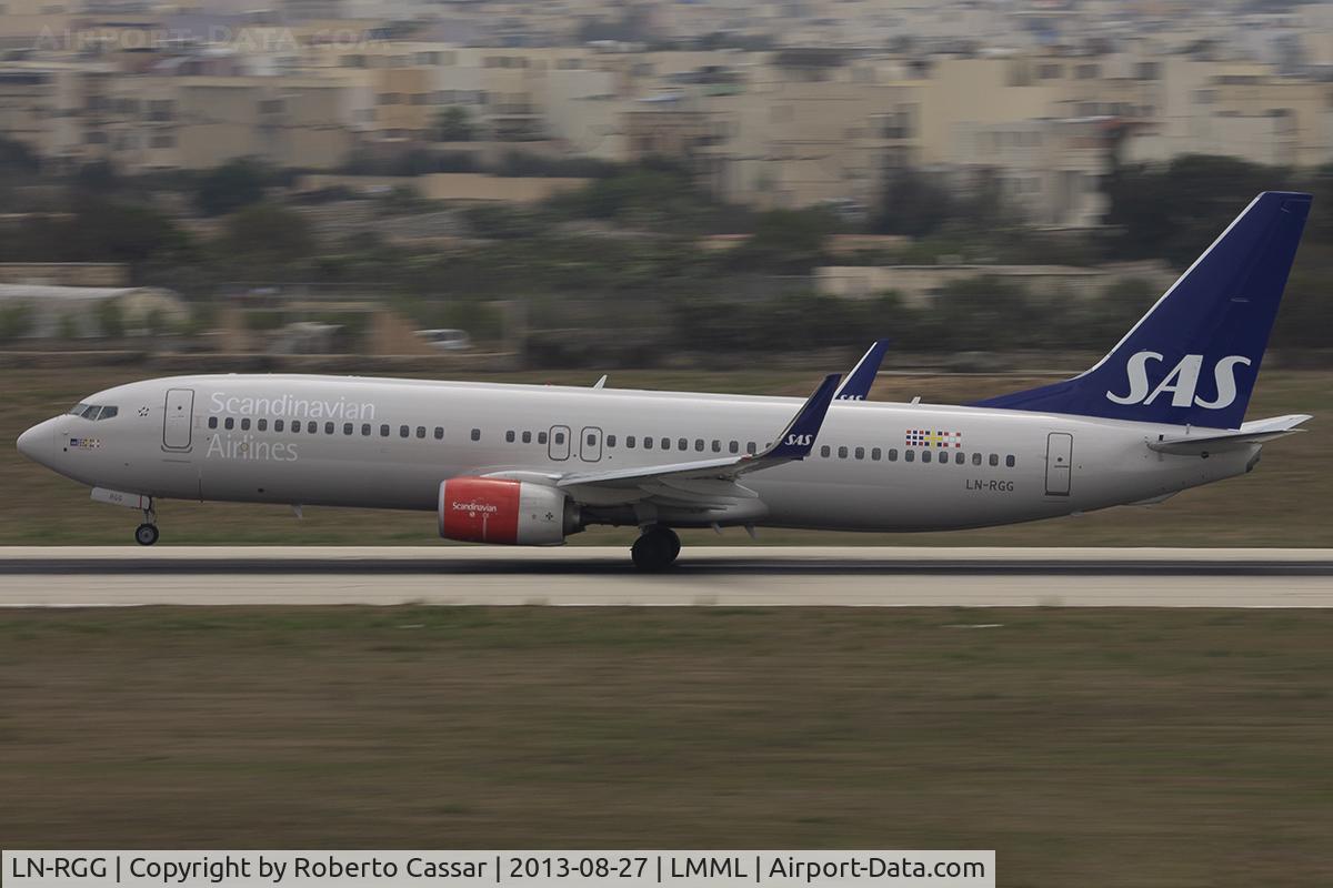 LN-RGG, 2013 Boeing 737-86N C/N 38039, Runway 13