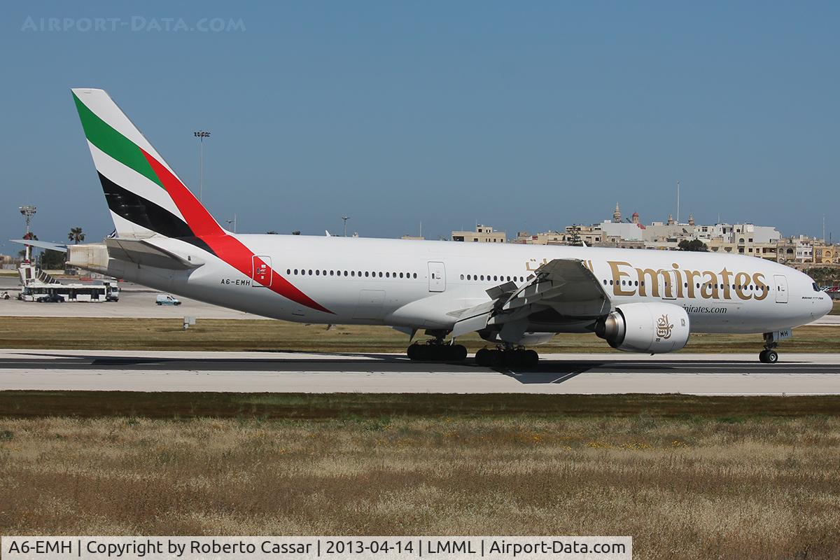A6-EMH, 1997 Boeing 777-21H/ER C/N 27251, Runway 13