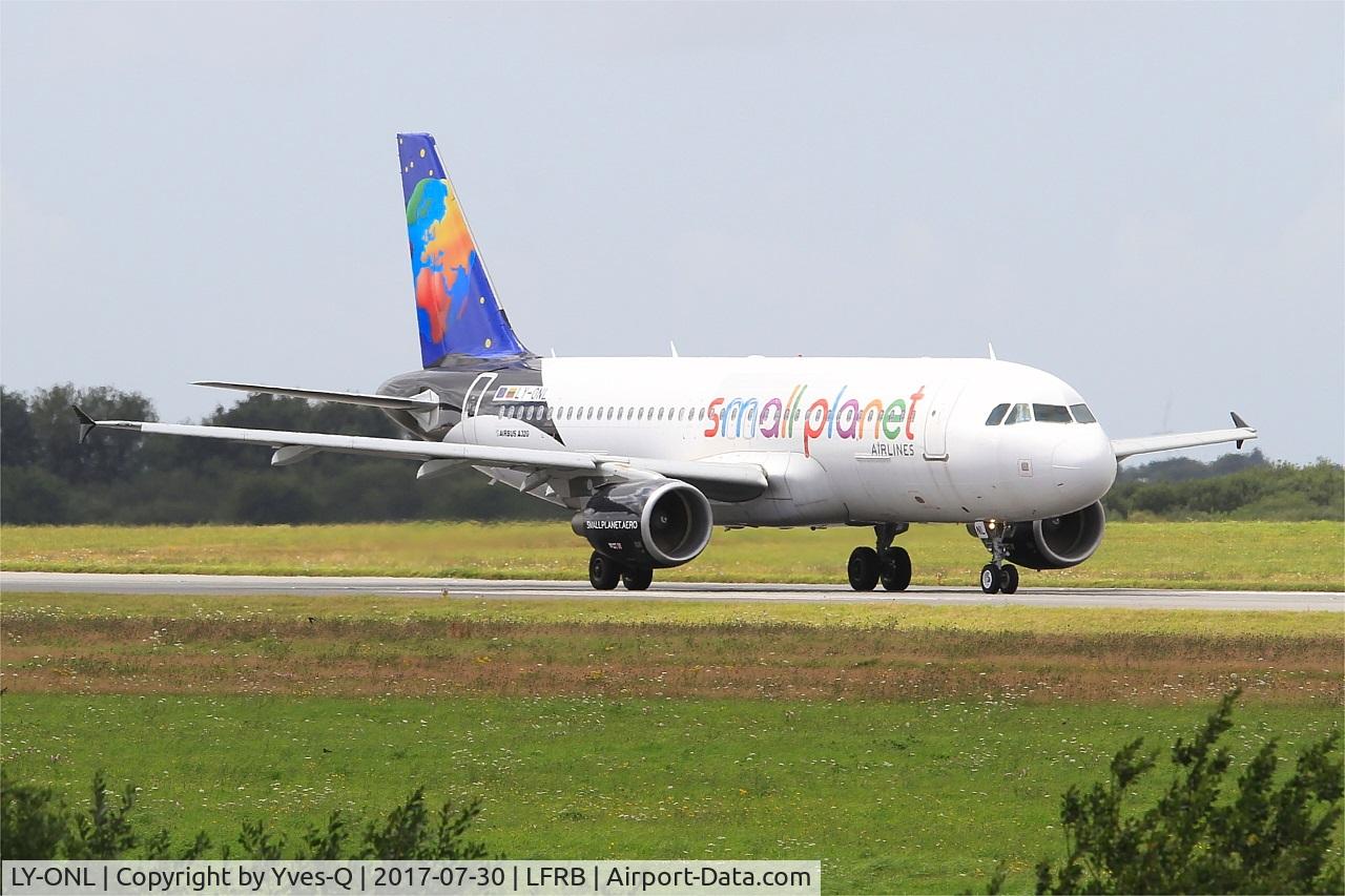 LY-ONL, 2010 Airbus A320-214 C/N 4489, Airbus A320-214, Taxiing rwy 25L, Brest-Bretagne airport (LFRB-BES)