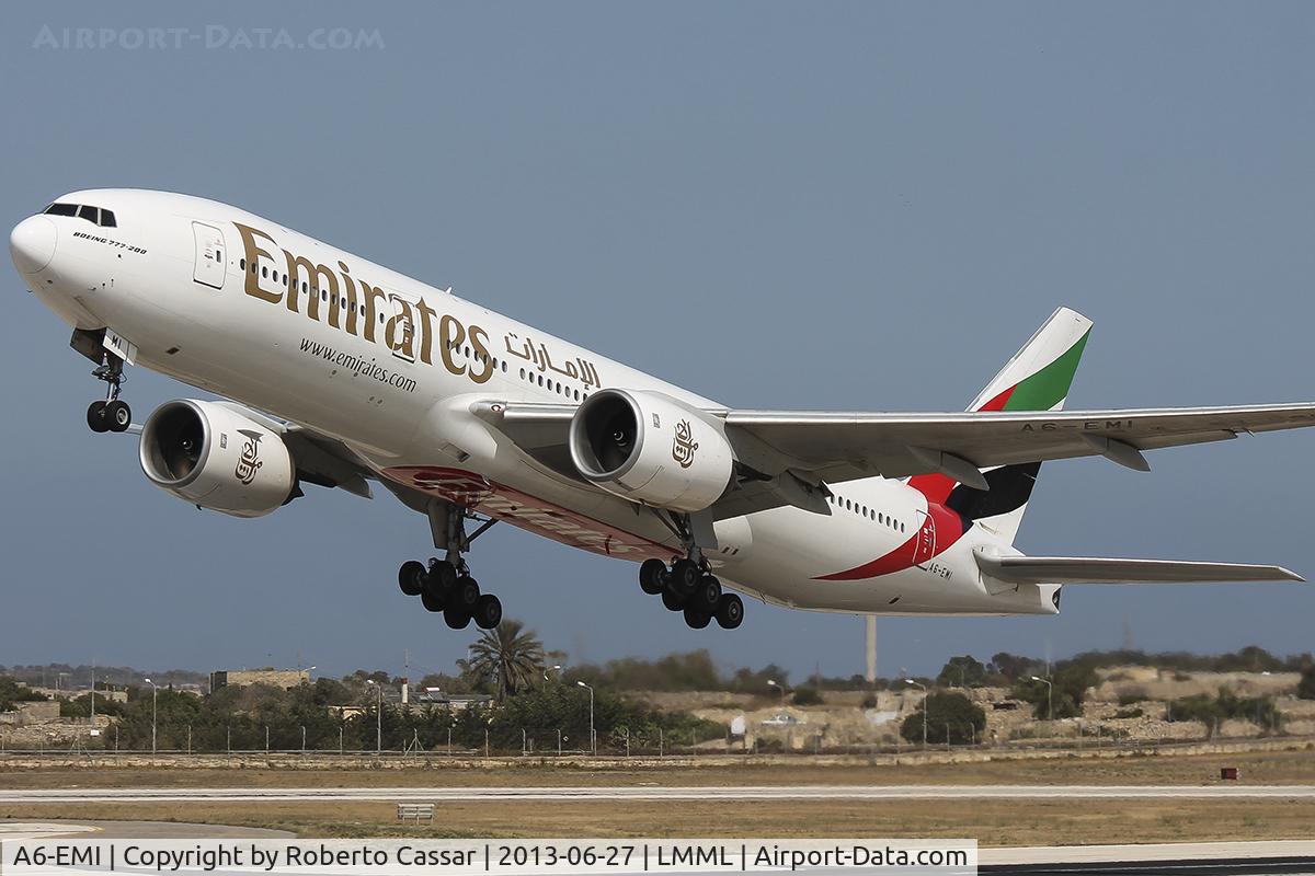 A6-EMI, 1996 Boeing 777-21H/ER C/N 27250, Runway 31