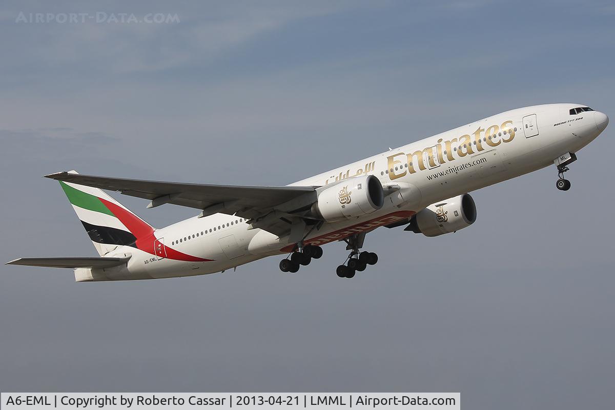 A6-EML, 1998 Boeing 777-21H/ER C/N 29325, Runway 13