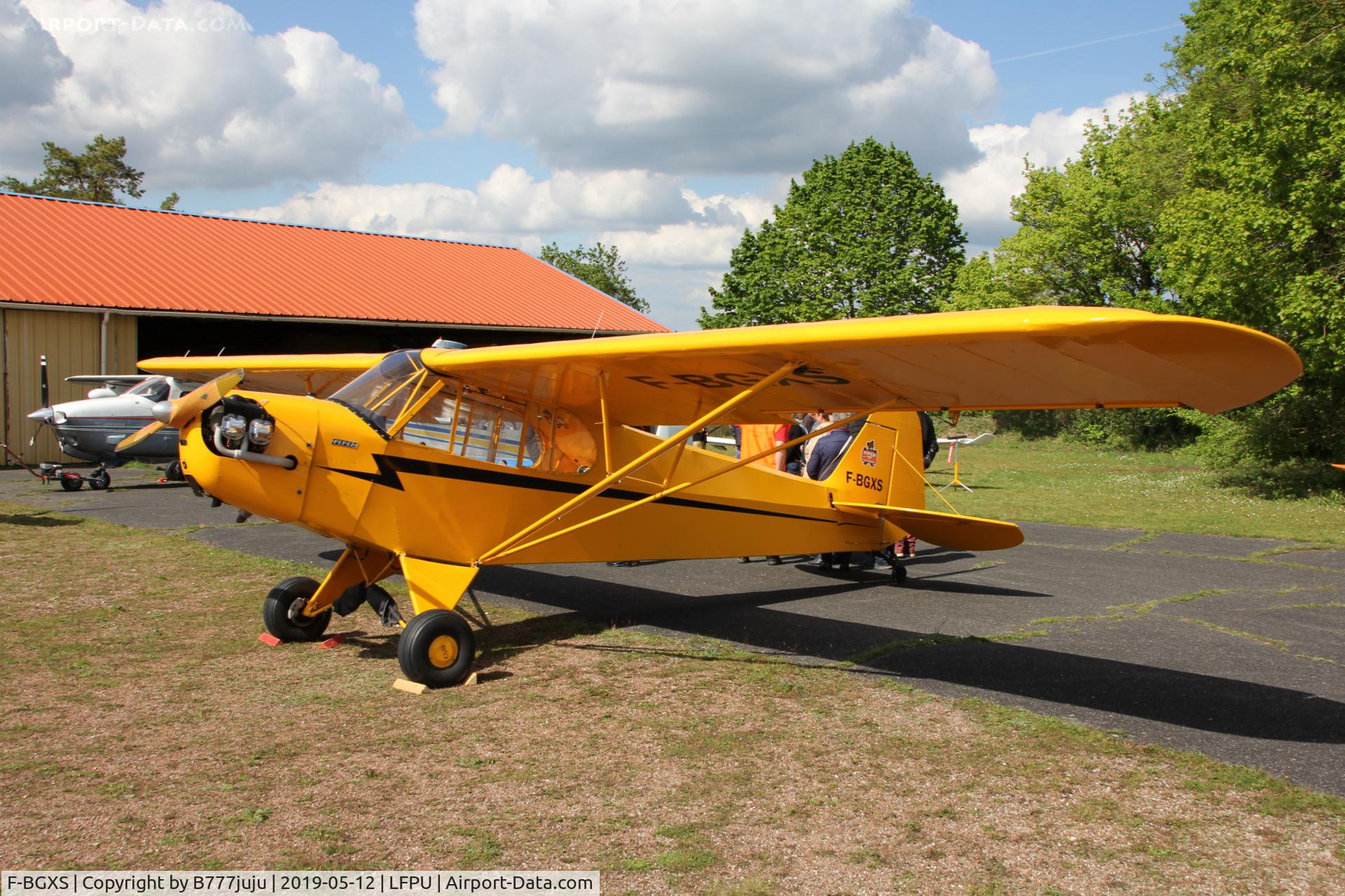 F-BGXS, 1943 Piper L-4A Grasshopper C/N 10535, at Moret
