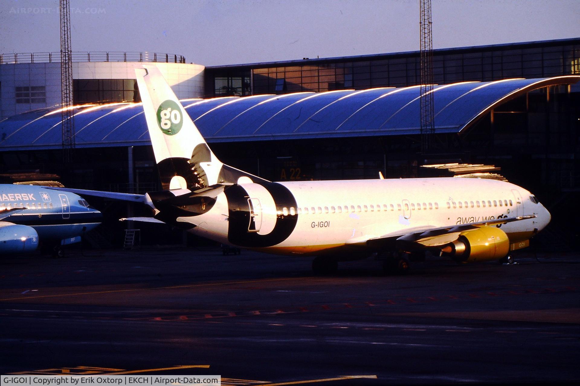 G-IGOI, 1989 Boeing 737-33A C/N 24092, G-IGOI at the gate