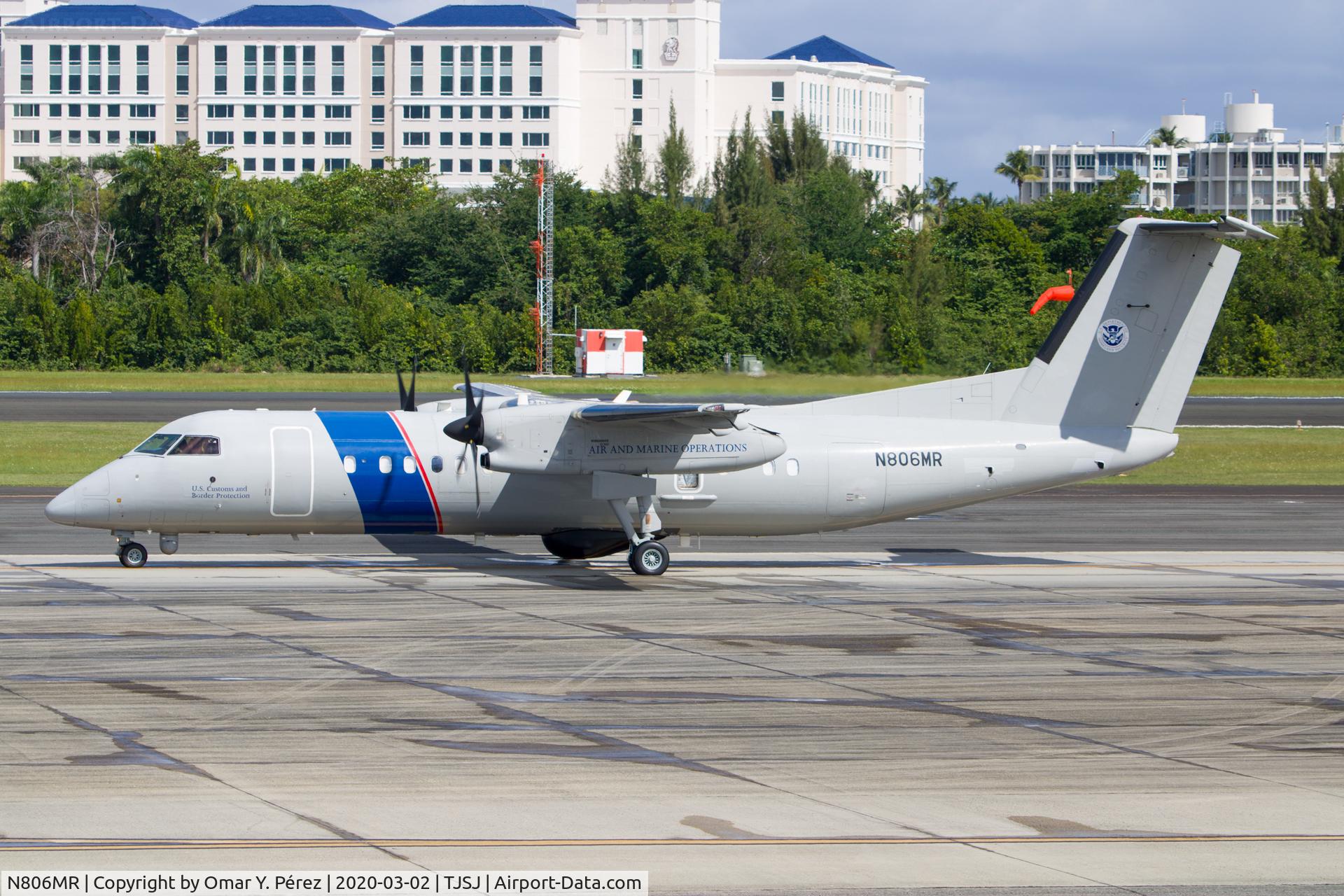 N806MR, Bombardier DHC-8-300 Dash 8 C/N 662, Bombardier Dash 8, Taxiing in Route to Take-Off on Runway 10