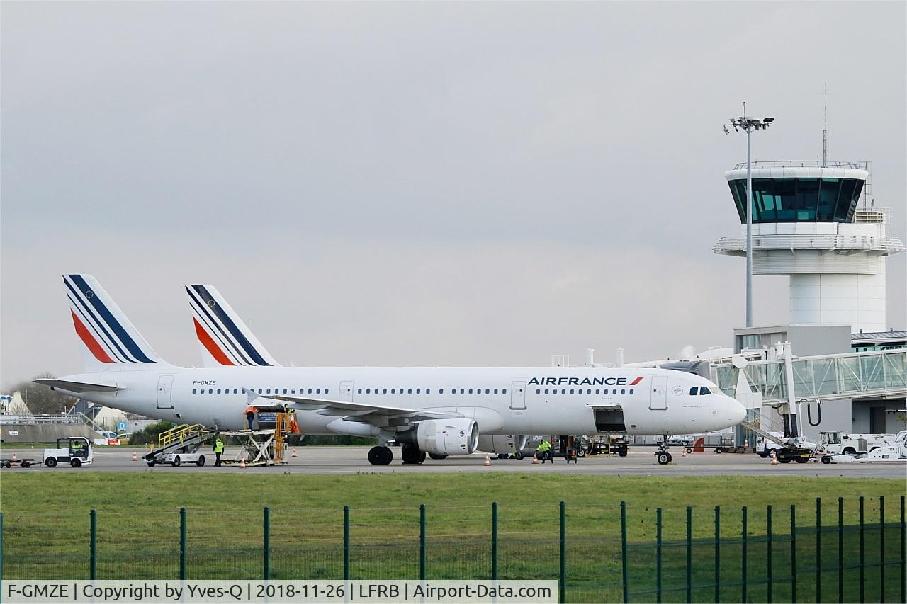 F-GMZE, 1995 Airbus A321-111 C/N 544, Airbus A321-111, Boarding area, Brest-Bretagne airport (LFRB-BES)