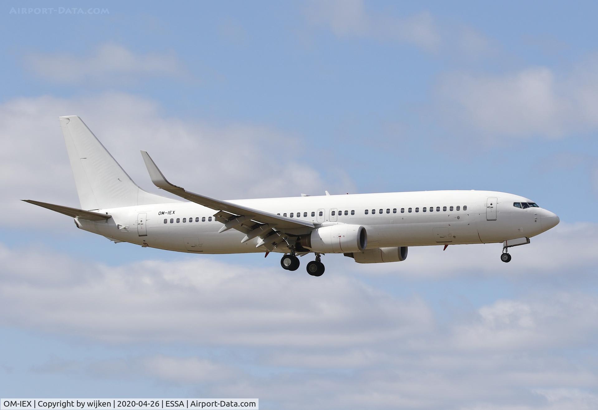OM-IEX, 2004 Boeing 737-8BK C/N 33016, RWY 01L