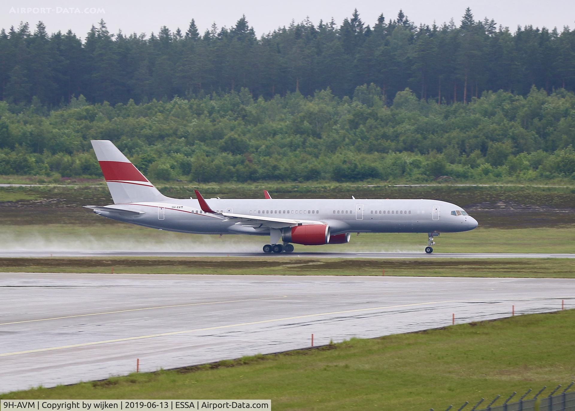 9H-AVM, 1989 Boeing 757-23A C/N 24527, RWY 08