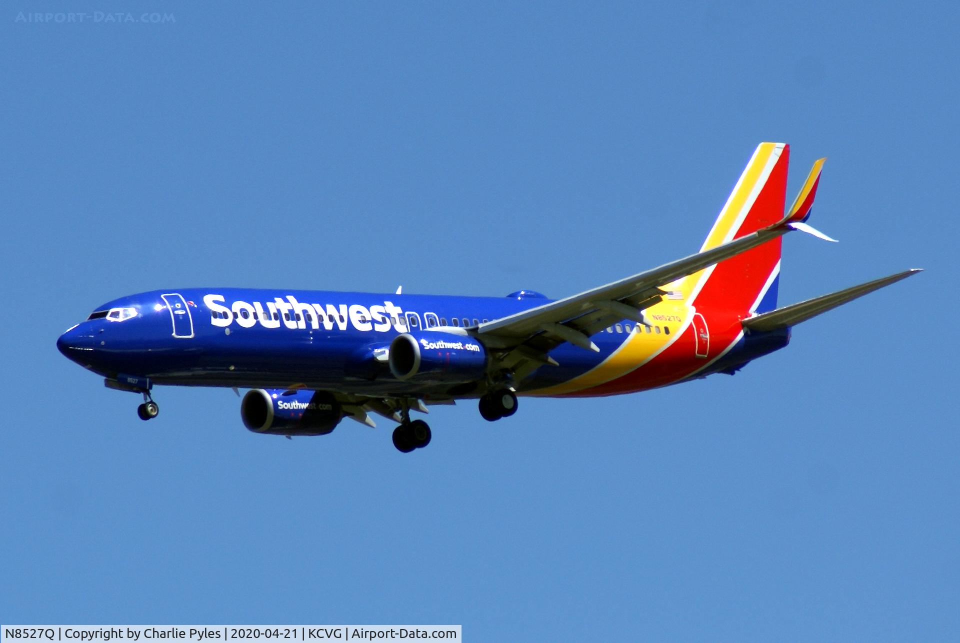 N8527Q, 2017 Boeing 737-8H4 C/N 36946, Landing Runway 18R