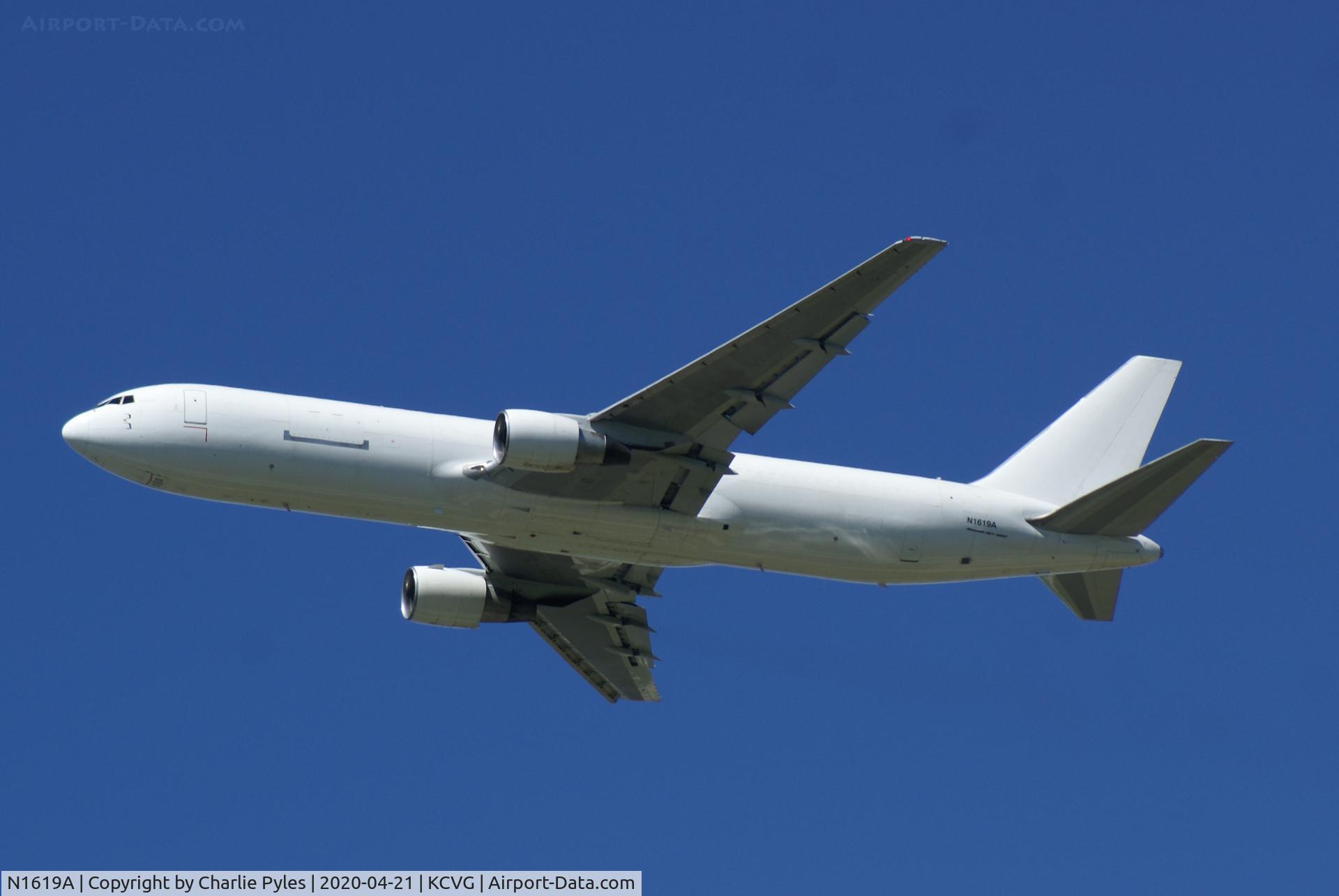 N1619A, 1993 Boeing 767-3Y0/ER C/N 26208, Departing runway 27