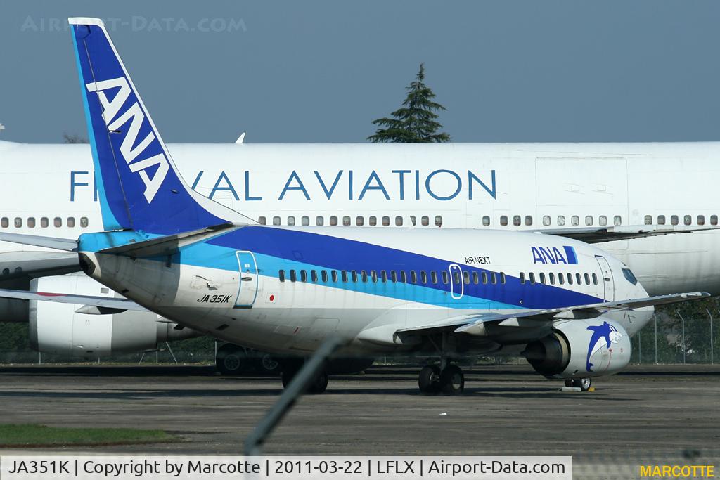 JA351K, 1992 Boeing 737-5Y0 C/N 25189, Stored.