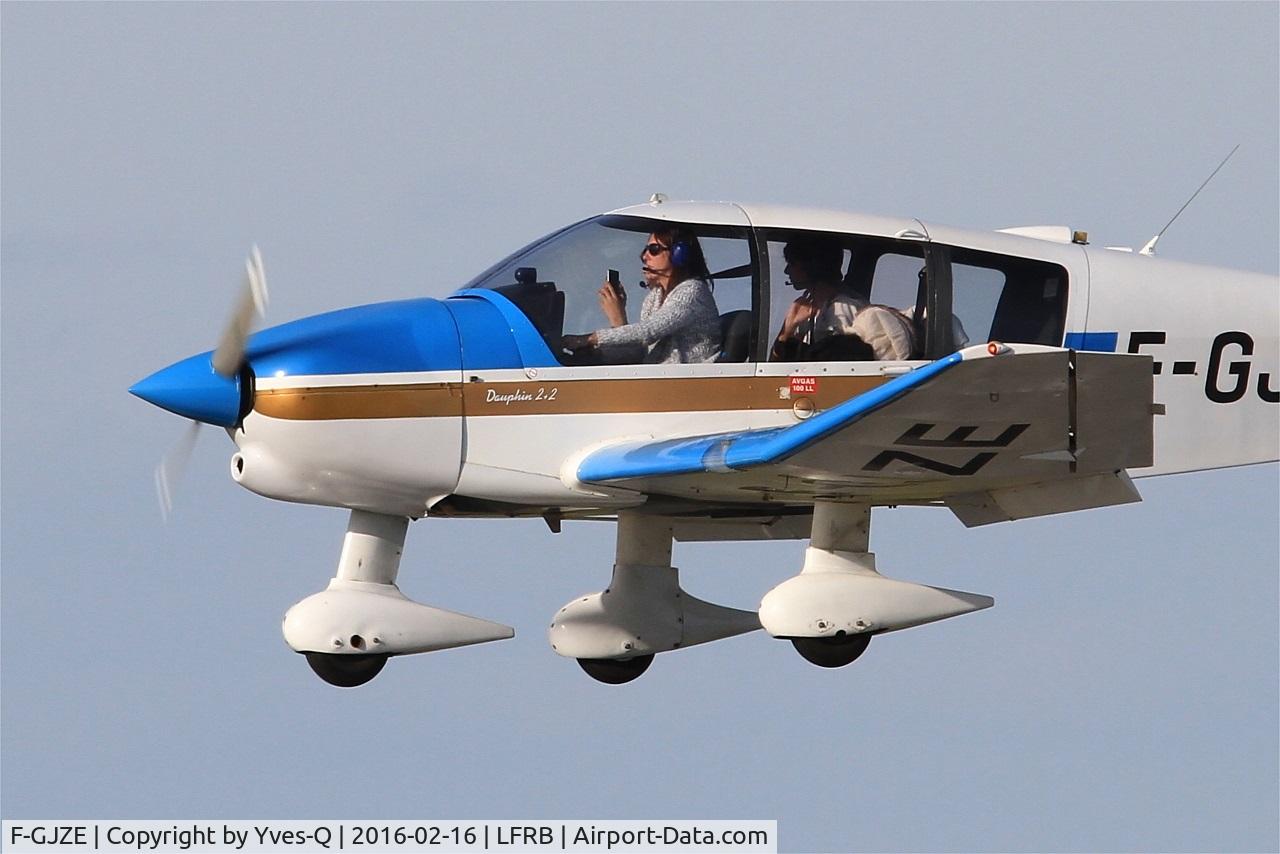 F-GJZE, Robin DR-400-120 Petit Prince C/N 2005, Robin DR-400-120, On final rwy 25L, Brest-Bretagne airport (LFRB-BES)