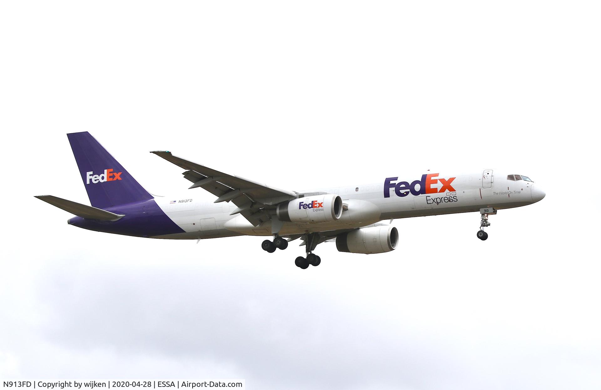 N913FD, 1988 Boeing 757-28A C/N 24017, RWY 01L