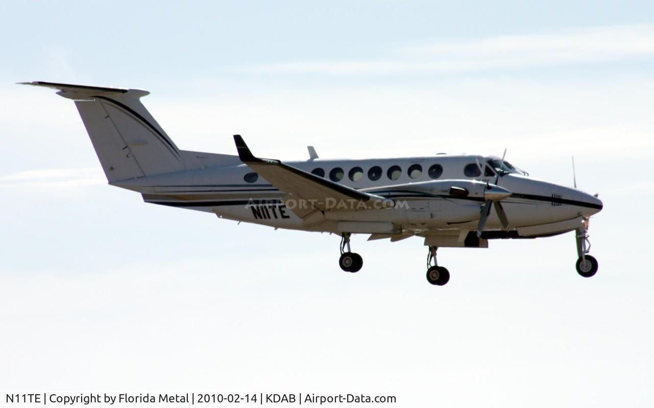 N11TE, 1998 Raytheon Aircraft Company B300 C/N FL-211, DAB spotting