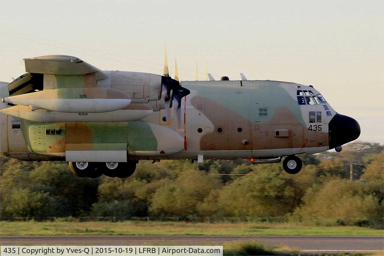 435, 1974 Lockheed C-130E Karnaf Hercules C/N 382-4668, Lockheed C-130H Karnaf, On final rwy 07R, Brest-Bretagne Airport (LFRB-BES)