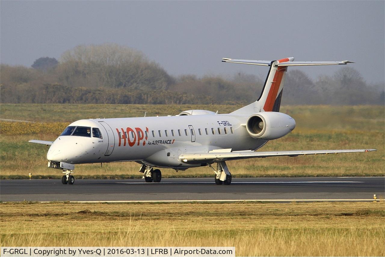 F-GRGL, 2001 Embraer EMB-145EU (ERJ-145EU) C/N 145375, Embraer EMB-145EU, Taxiing rwy 07R, Brest-Bretagne Airport (LFRB-BES)