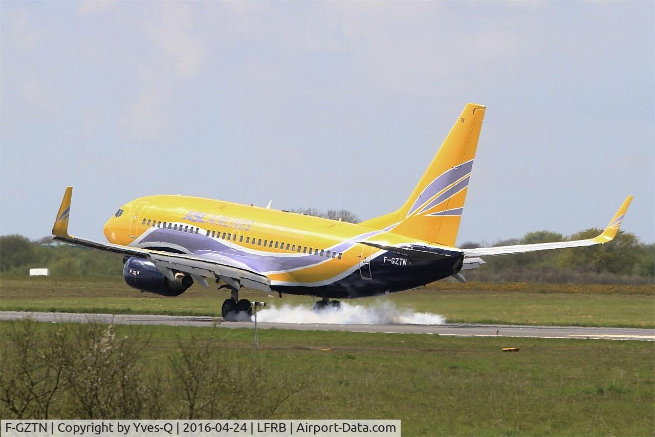 F-GZTN, 1999 Boeing 737-73S C/N 29080, Boeing B-737-73S, Landing rwy 25L, Brest-Bretagne airport (LFRB-BES)