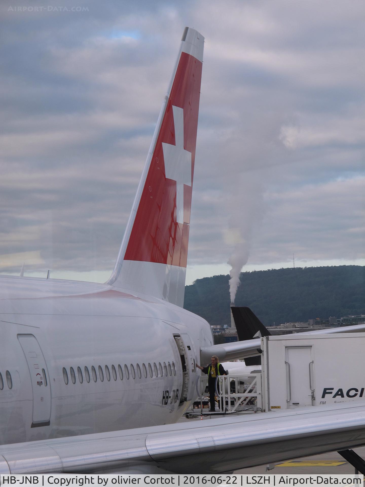 HB-JNB, 2016 Boeing 777-3DE/ER C/N 44583, after the landing in Zurich
