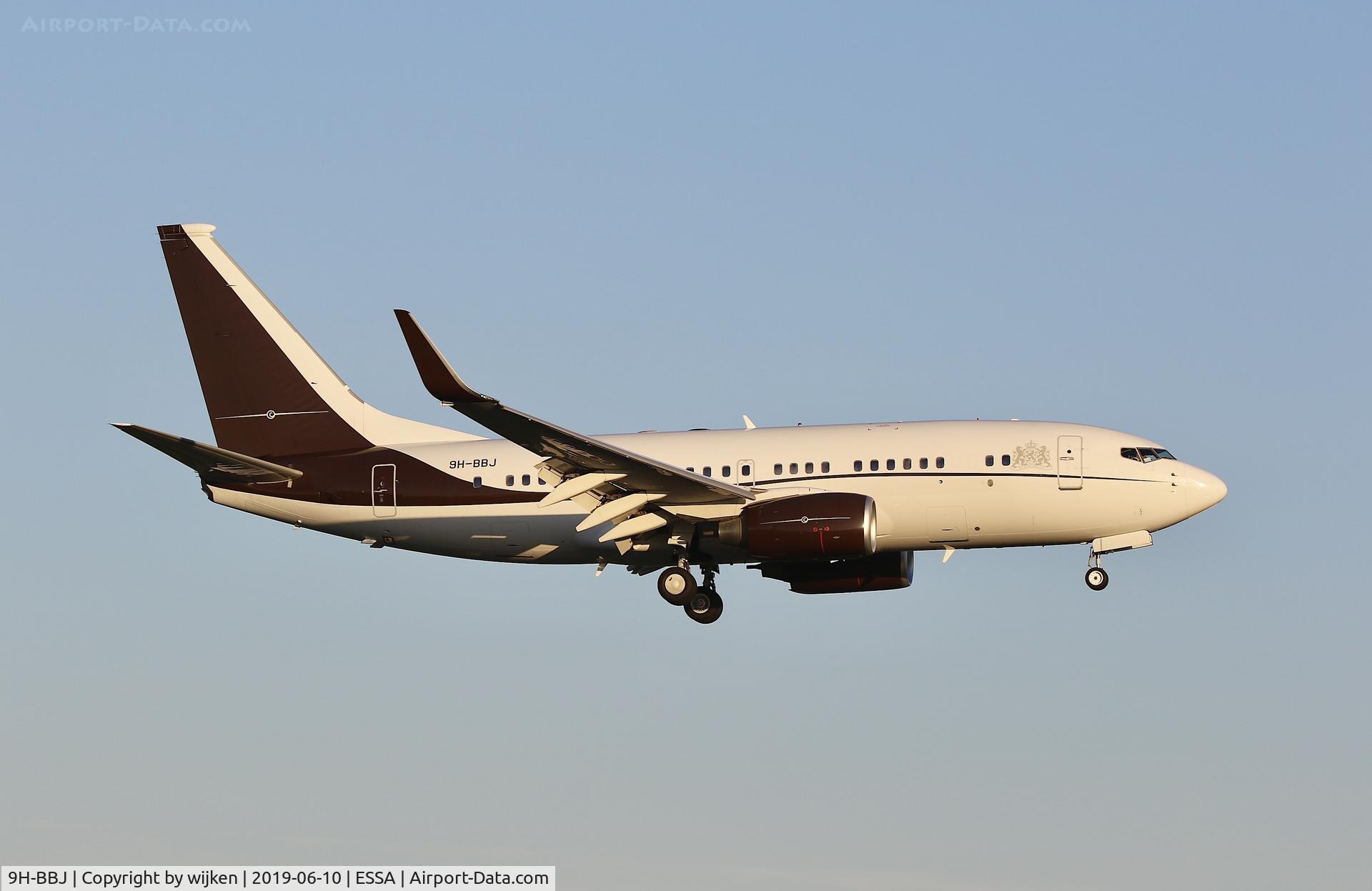9H-BBJ, 2000 Boeing 737-7BC C/N 30791, RWY 26