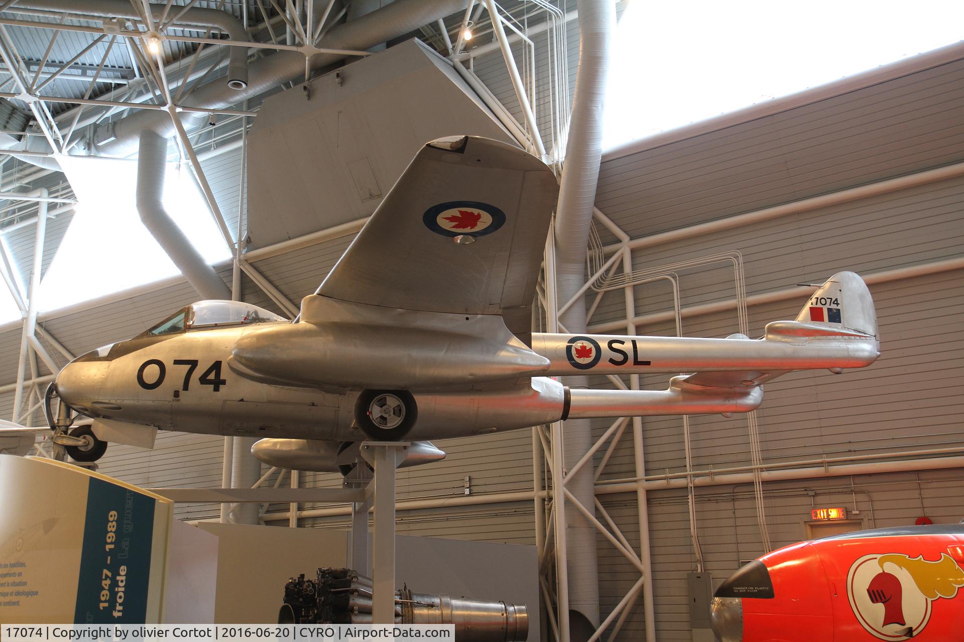 17074, De Havilland DH-100 Vampire F.3 C/N EEP42392, june 2016