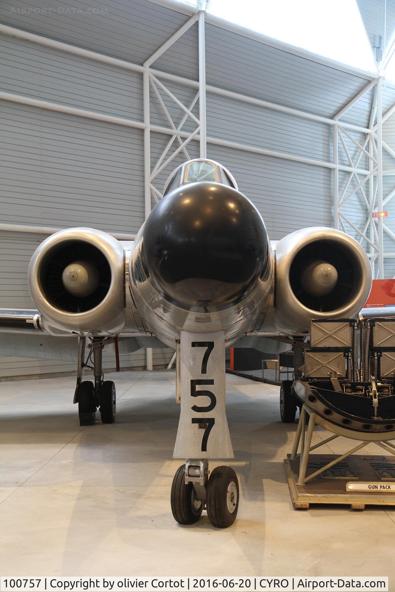 100757, 1958 Avro Canada CF-100 Mk.5 Canuck C/N 100/5/657, front view