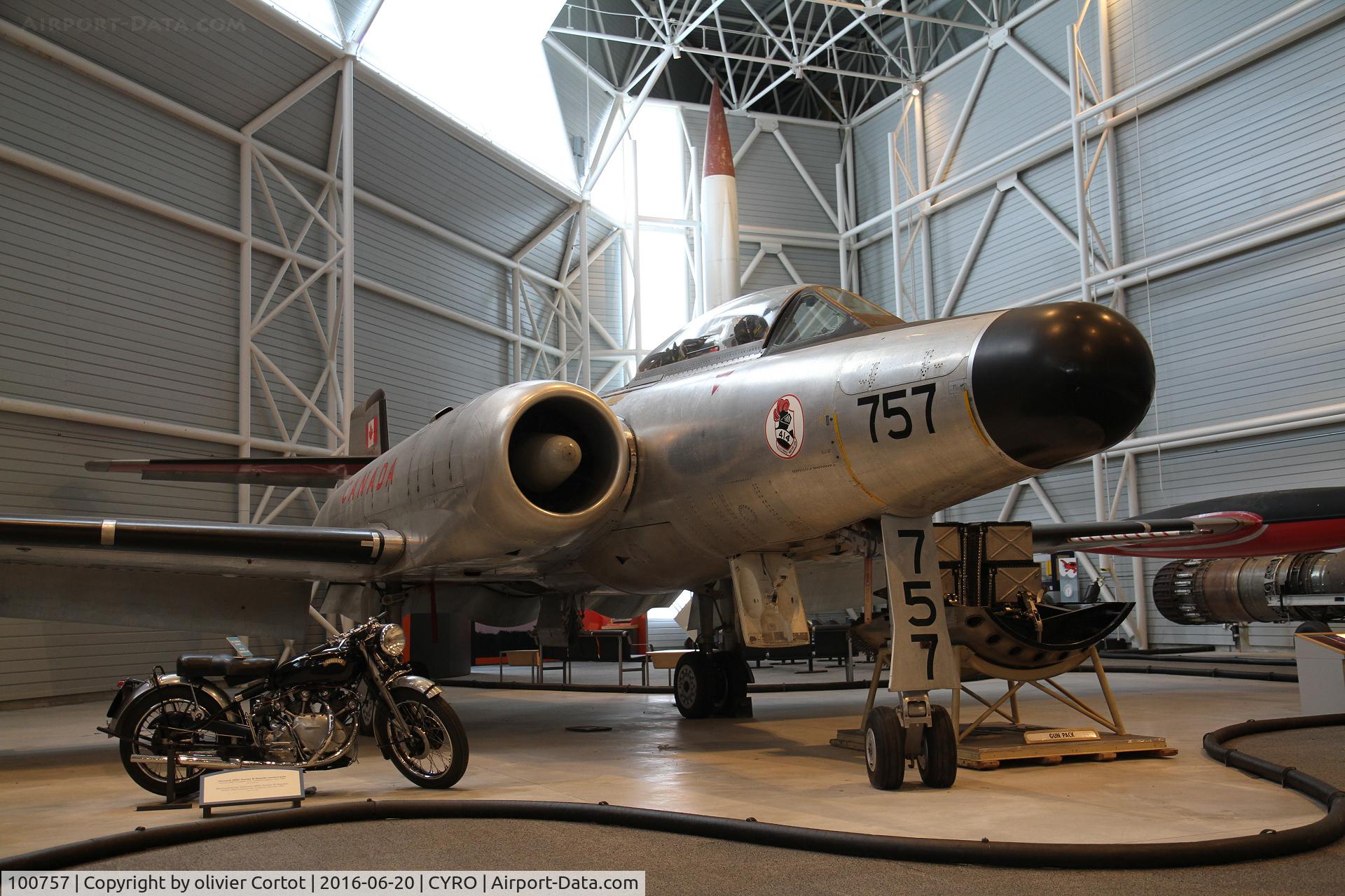 100757, 1958 Avro Canada CF-100 Mk.5 Canuck C/N 100/5/657, june 2016