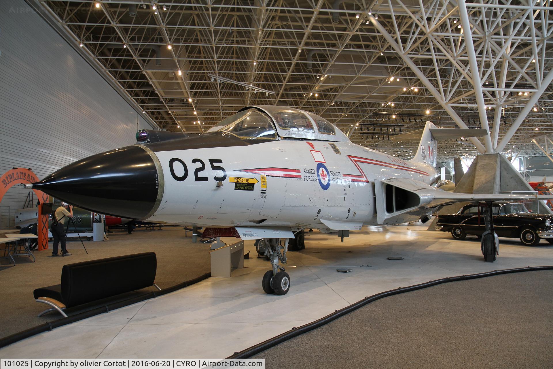 101025, 1957 McDonnell CF-101B Voodoo C/N 512, june 2016