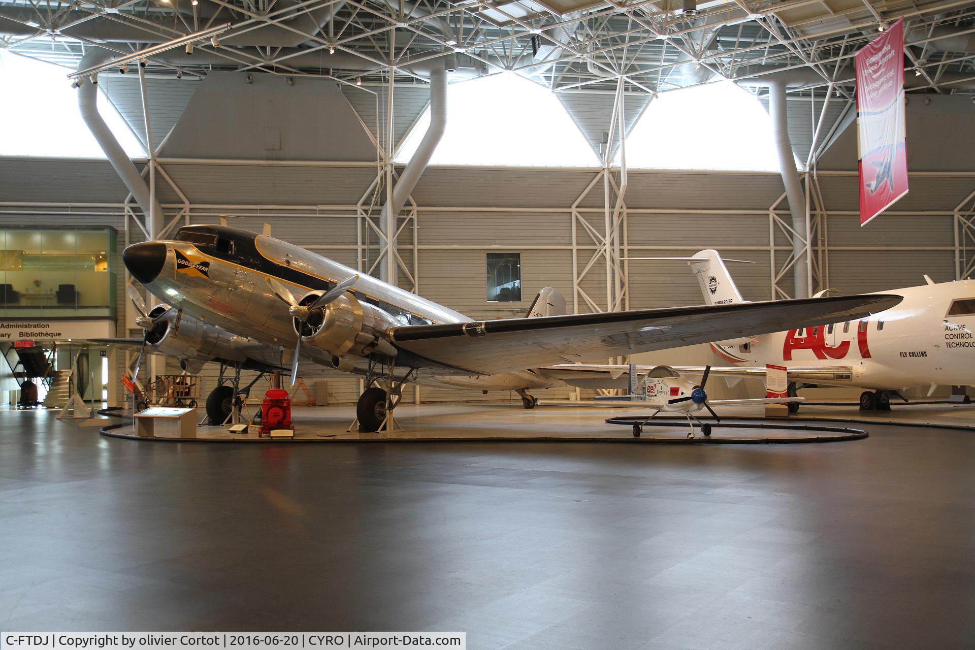 C-FTDJ, 1942 Douglas DC-3A-S1C3G C/N 6261, june 2016