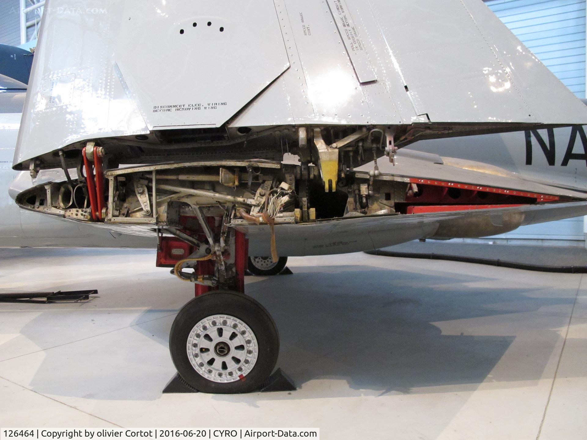 126464, 1953 McDonnell F2H-3 Banshee C/N 174, the wing folding mecanism