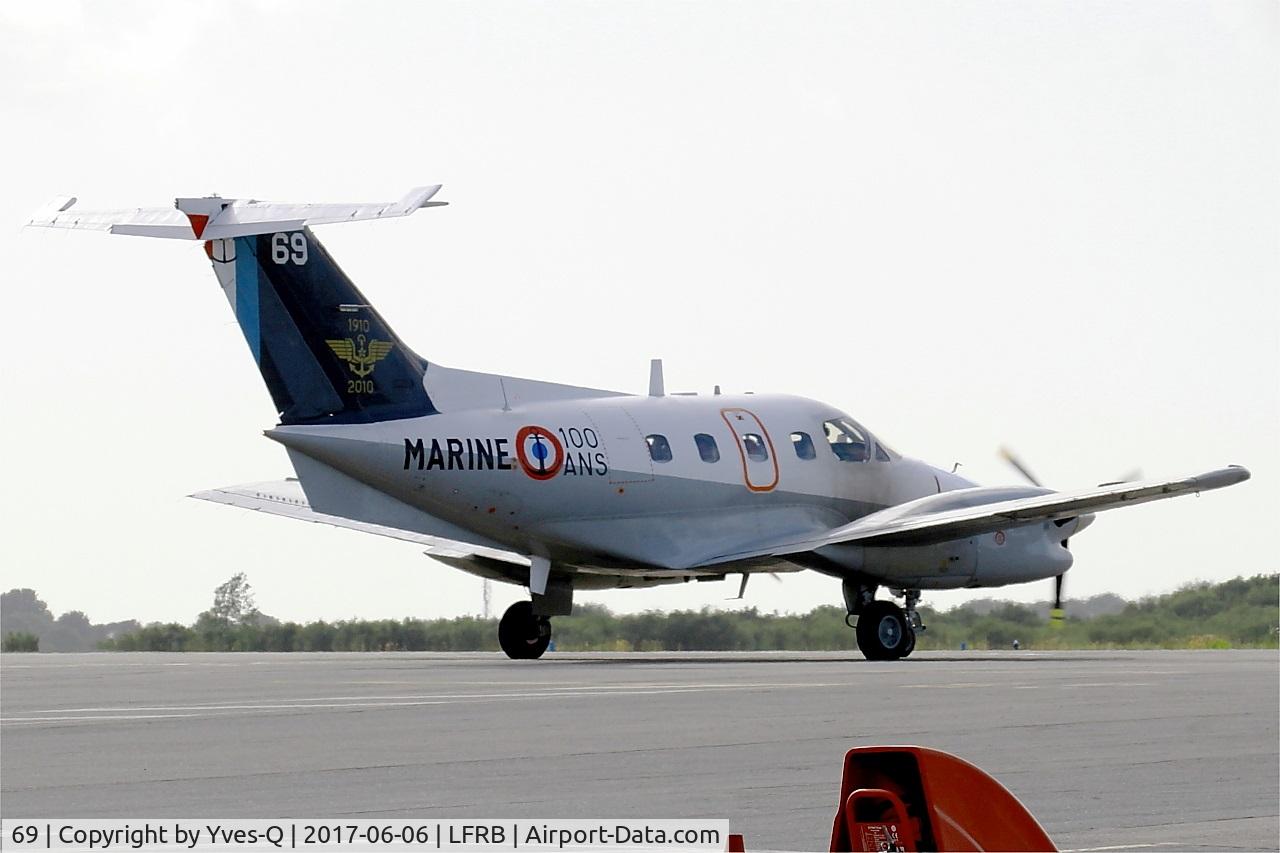 69, Embraer EMB-121AN Xingu C/N 121069, Embraer EMB-121AN Xingu, Parked, Brest-Bretagne Airport (LFRB-BES