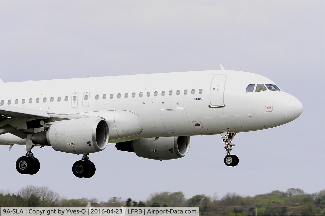9A-SLA, 1998 Airbus A320-214 C/N 828, Airbus A320-214, On final rwy 07R, Brest-Bretagne airport (LFRB-BES)