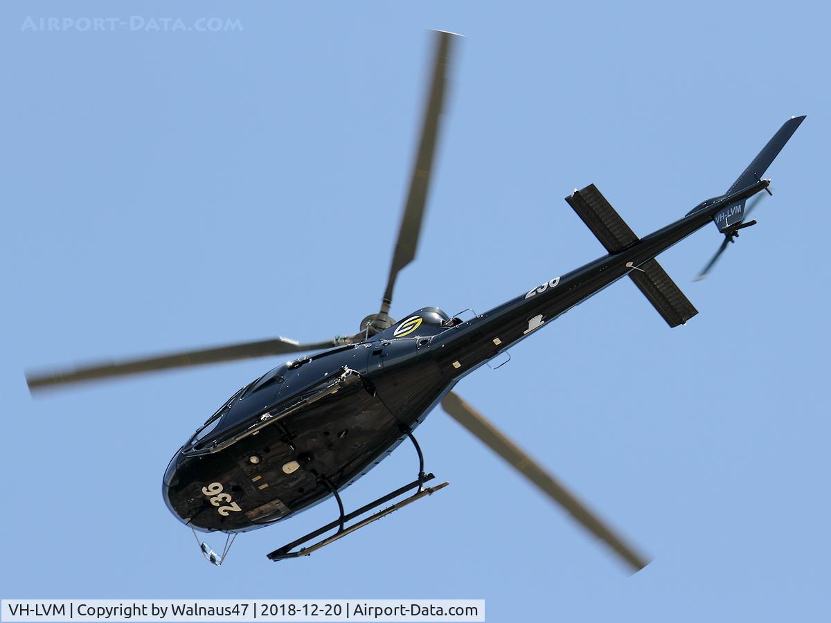 VH-LVM, Aerospatiale AS-350B-2 Ecureuil C/N 3150, Aerospatiale AS 350B2 Ecureuil VH-LVM Cn 3150 Code 236, flying low over southern Canberra suburbs on 20Dec2018. This helo was operating in company with sensor equipped ‘Sydney Helicopters’ Aerospatiale AS 350B Ecureuil VH-HVK Cn 1843 Code 270.