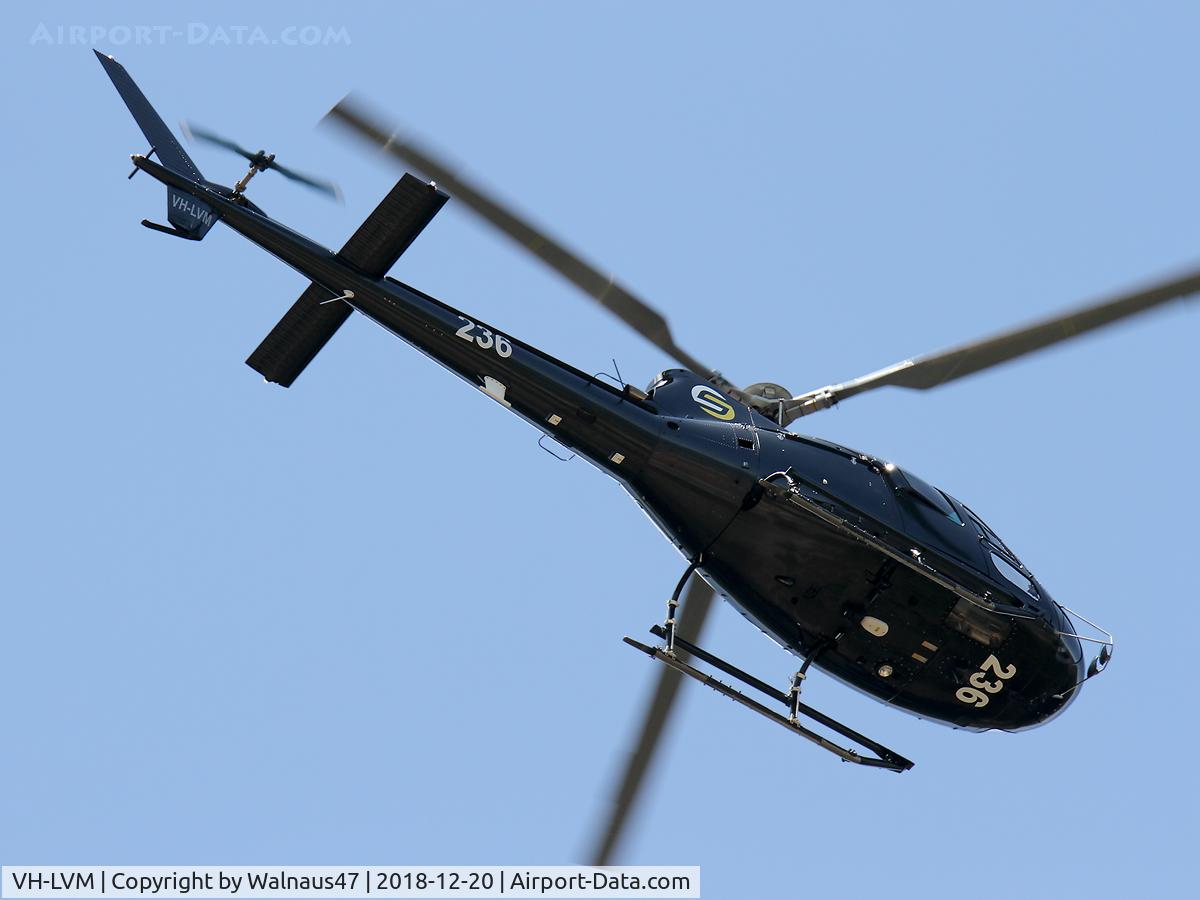 VH-LVM, Aerospatiale AS-350B-2 Ecureuil C/N 3150, Aerospatiale AS 350B2 Ecureuil VH-LVM Cn 3150 Code 236, flying low over southern Canberra suburbs on 20Dec2018. This helo was operating in company with sensor equipped ‘Sydney Helicopters’ Aerospatiale AS 350B Ecureuil VH-HVK Cn 1843 Code 270.
