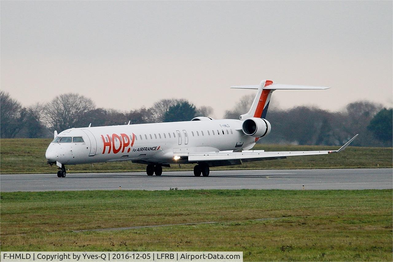 F-HMLD, 2010 Bombardier CRJ-1000EL NG (CL-600-2E25) C/N 19007, Bombardier CRJ-1000, Taxiing rwy 07R, Brest-Bretagne Airport (LFRB-BES)