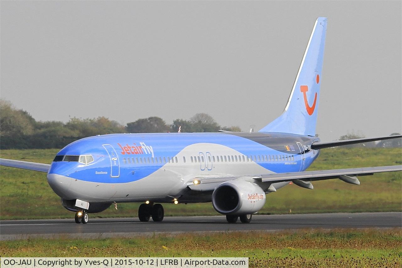 OO-JAU, 2013 Boeing 737-8K5 C/N 37250, Boeing 737-8K5, Taxiing to holding point rwy 07R, Brest-Bretagne Airport (LFRB-BES)